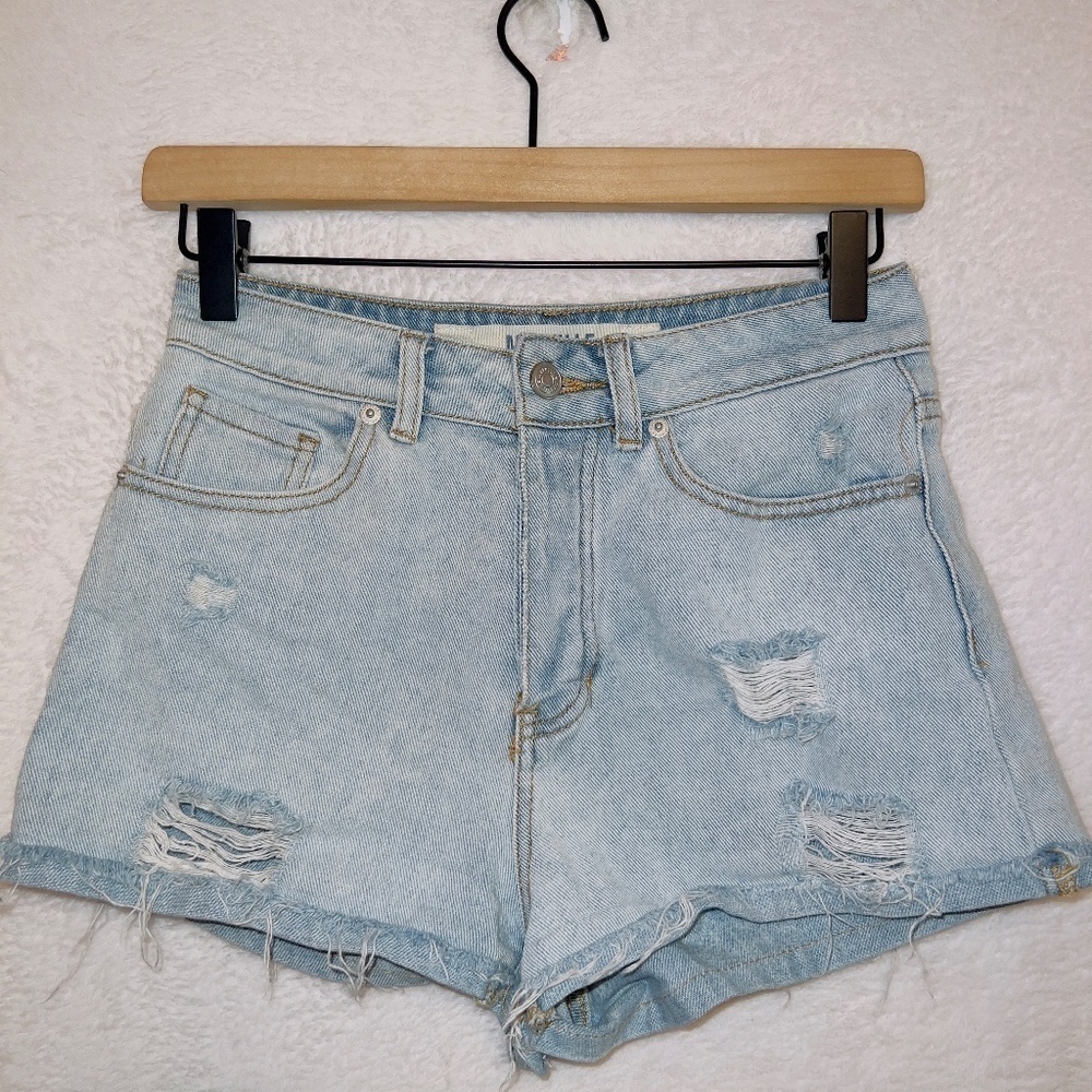 Melville Light Wash Denim High Waisted Distressed Shorts size 25